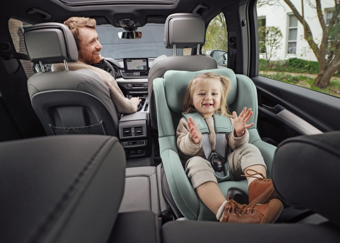 Britax Römer DUALFIX 5Z girado hacia atrás