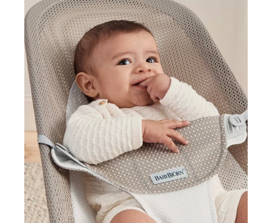 Крісло-шезлонг Balance Soft BabyBjörn (тканина сітка) - Бежевий/білий