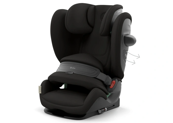 Cybex Pallas G3 Moon Black у салоні авто