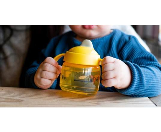 Vaso de aprendizaje Tommee Tippee Superstar Sippee Amarillo 190 ml, 4 meses+