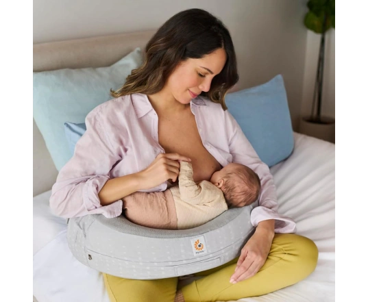 Almohada de lactancia Natural Curve con correa Ergobaby  - Moonlight Grey